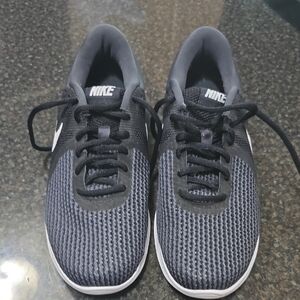 NWOT Nike Charcoal and Black Athletic Shoes